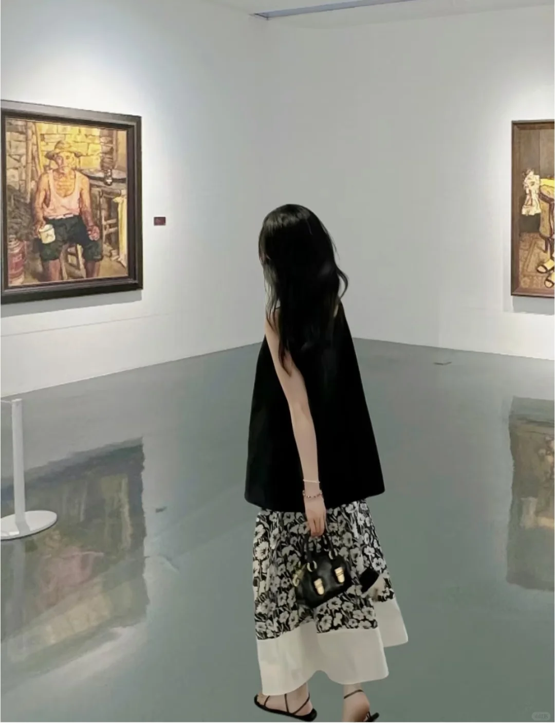 韩系清冷感黑色碎花半身裙搭配！自带氛围感