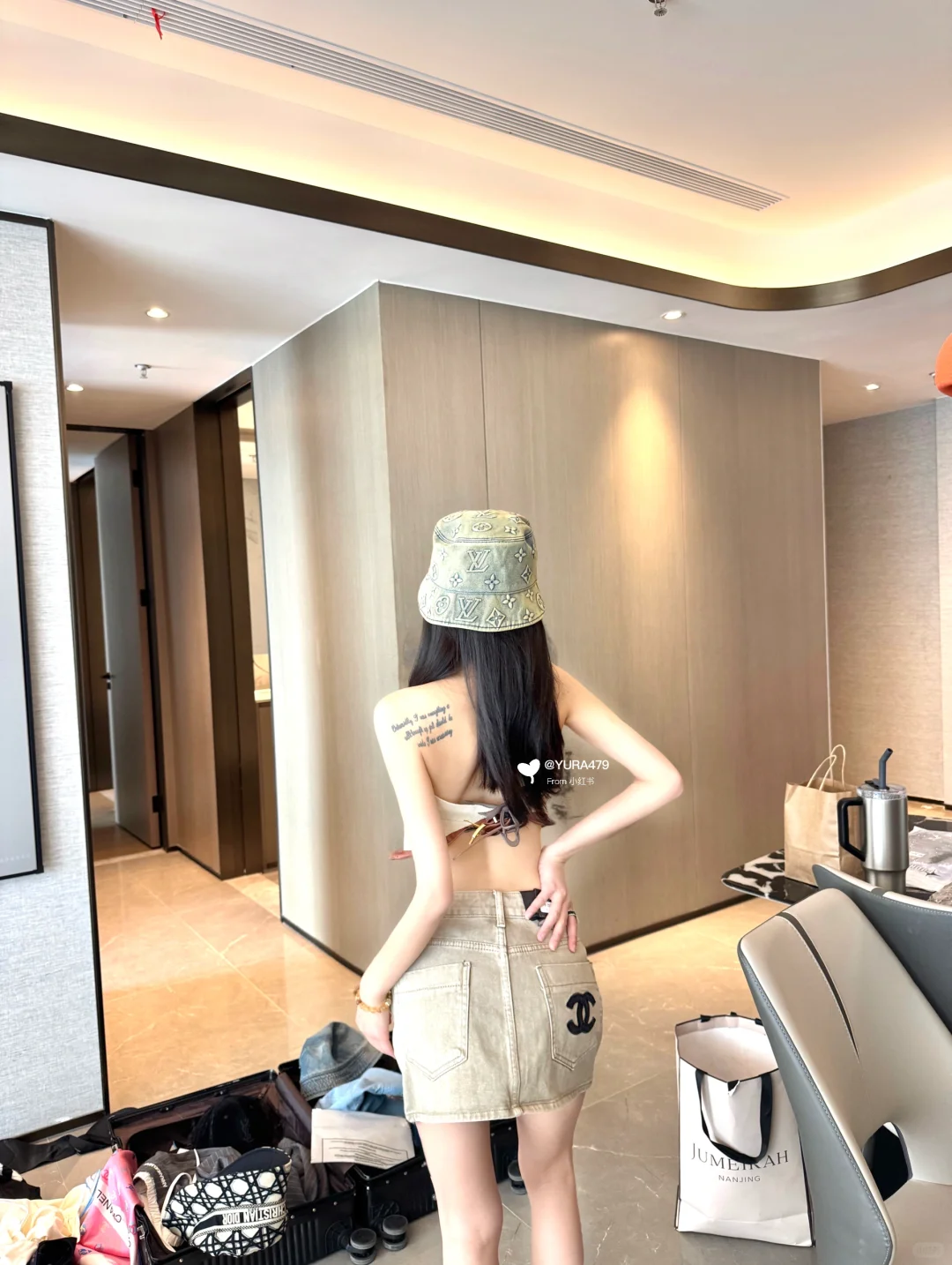 小香新款半身裙配miu抹胸辣妹必备单品！！