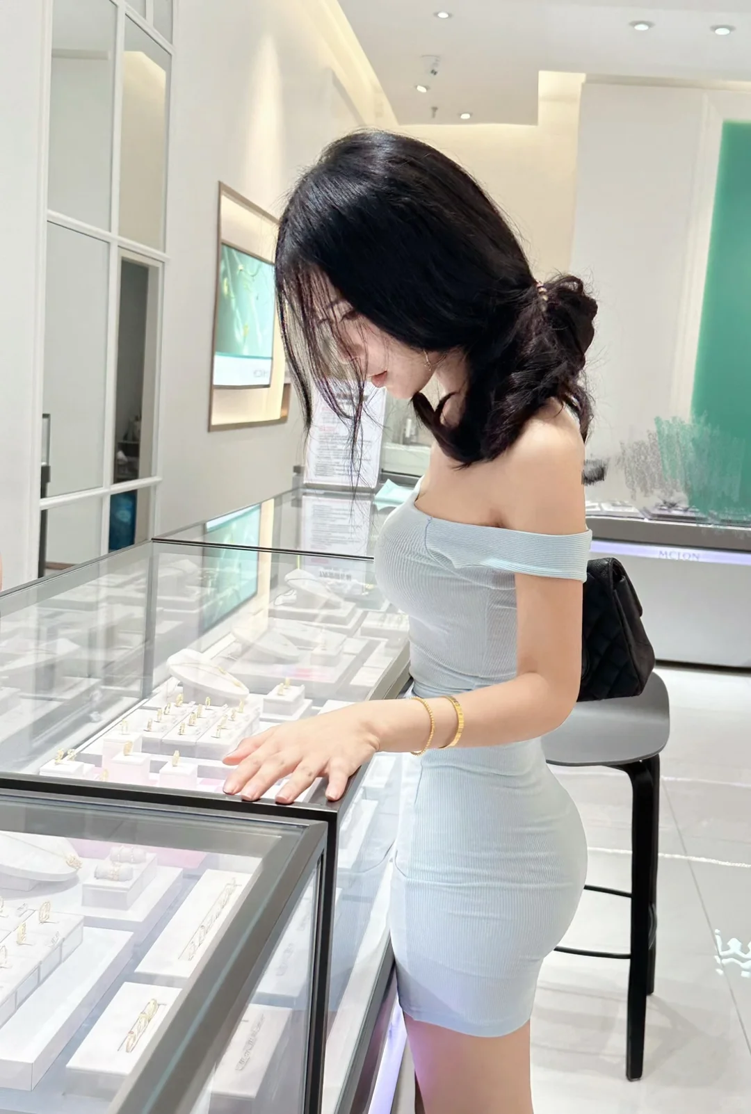 感觉穿性感的衣服很丢脸是咋回事？