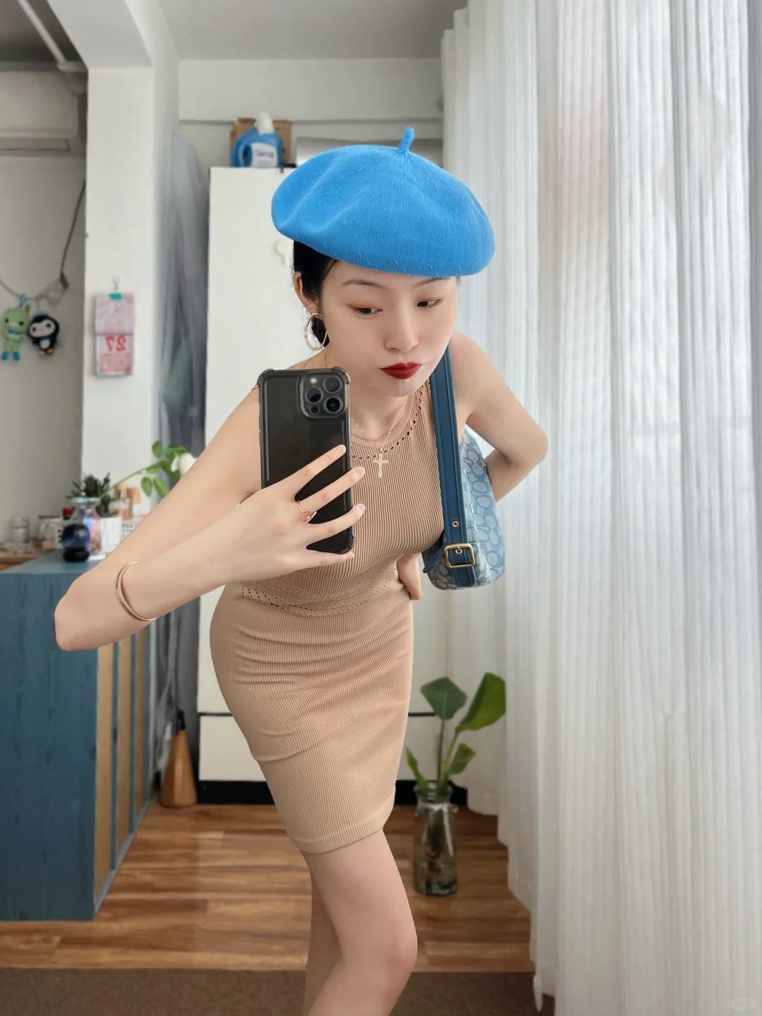 裸粉色针织连衣裙 穿上秒变温婉佳人