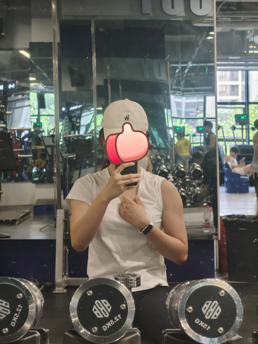 在健身房就喜欢看肌肉女