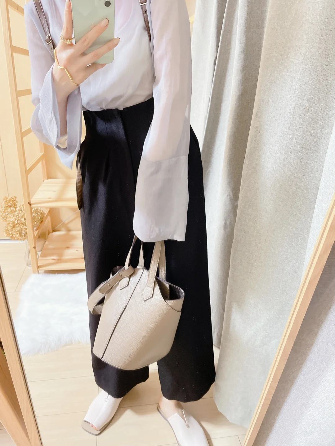 春季日系透视打底，偶尔也要慵懒女人味～