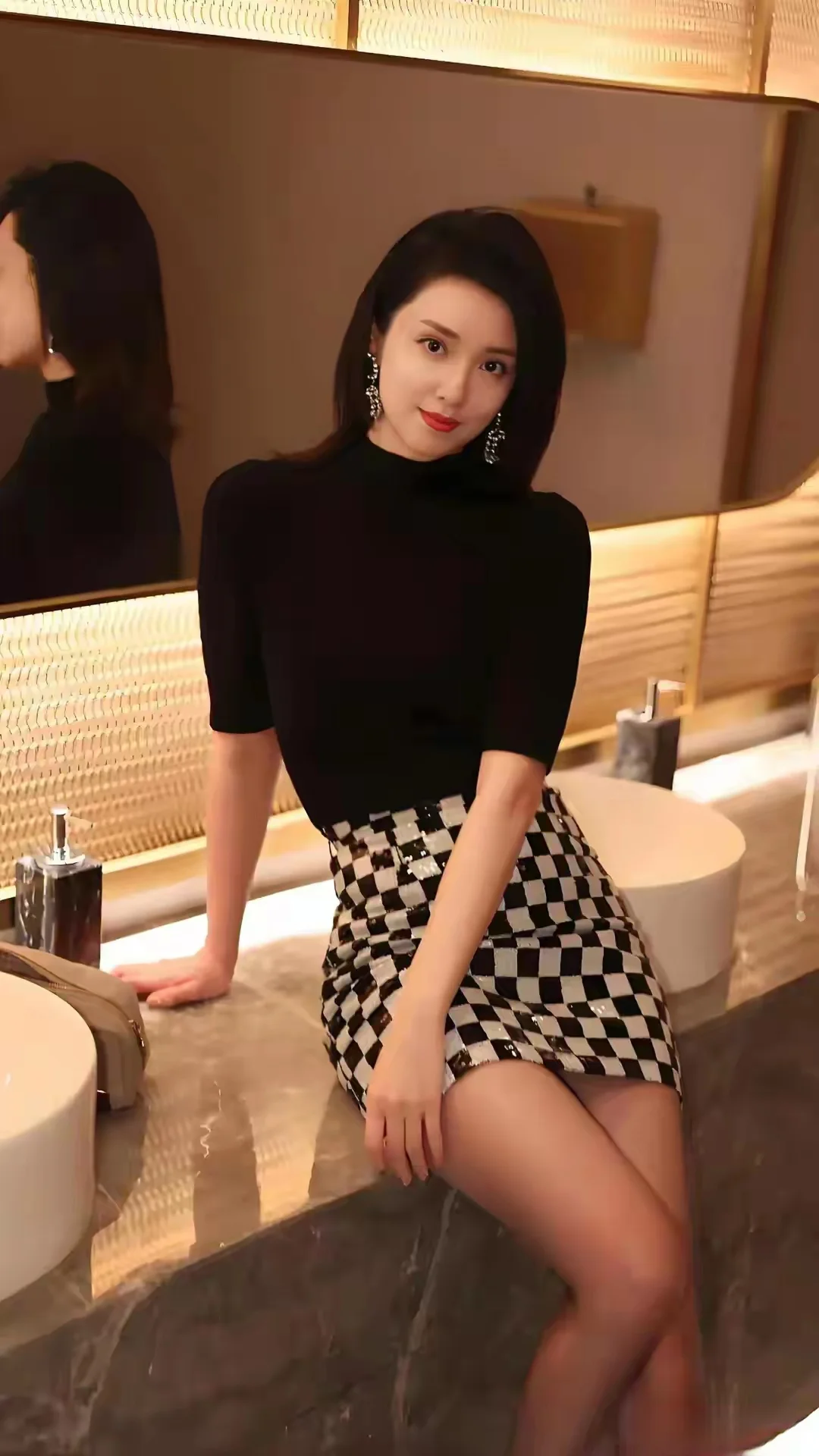 气质优雅与时尚魅力并存的美女小姐姐