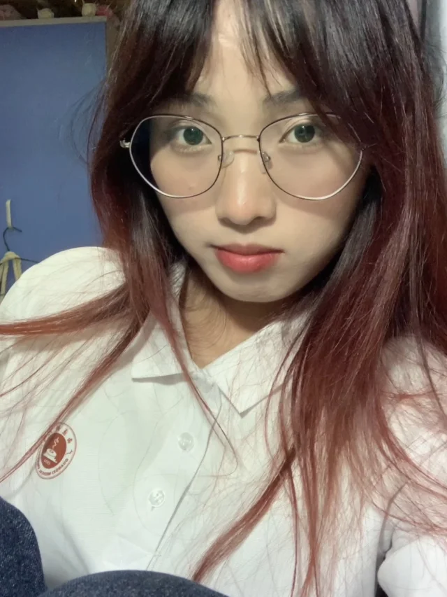 舍友说这衣服显的好纯