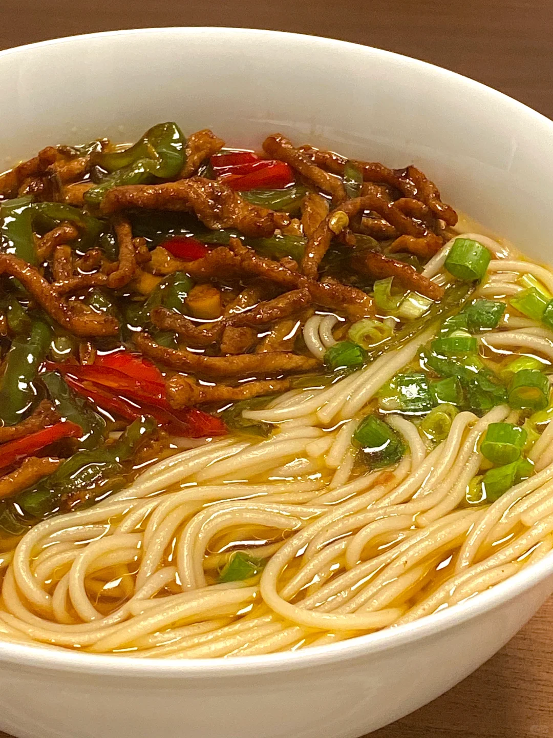 一人食吃什么｜双椒肉丝面！‍