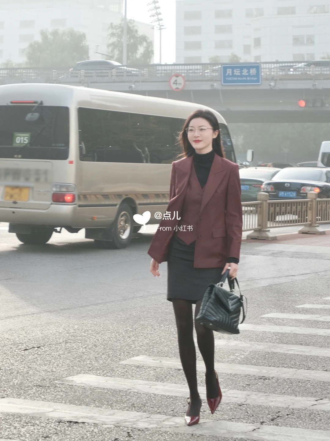 我发现穿高跟鞋不累脚的秘密了