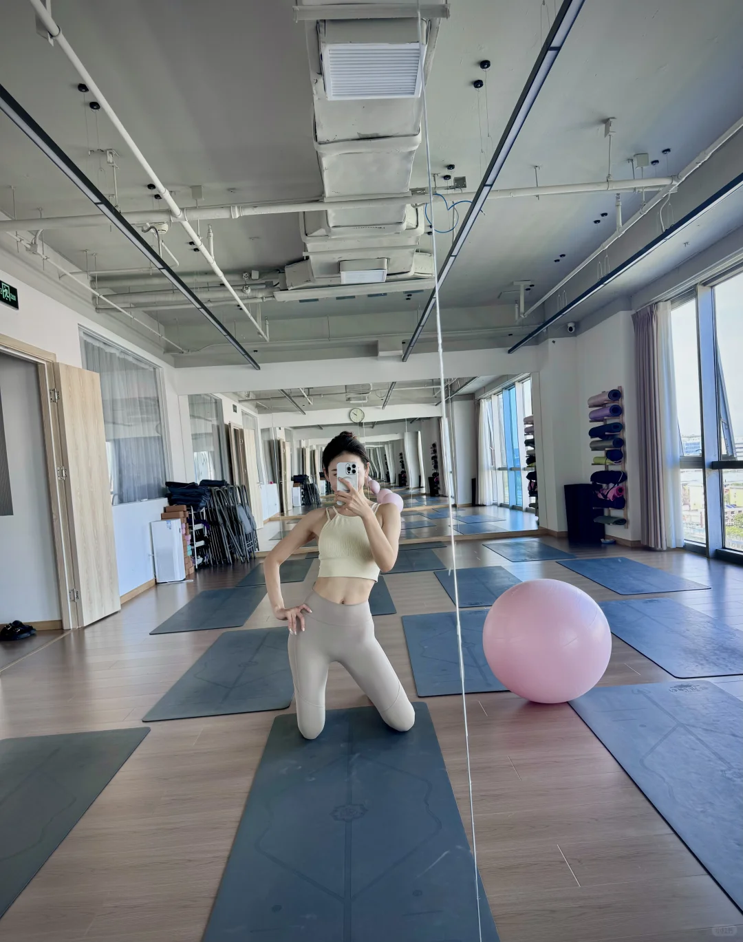 越是专注自己，光就会主动迎向你