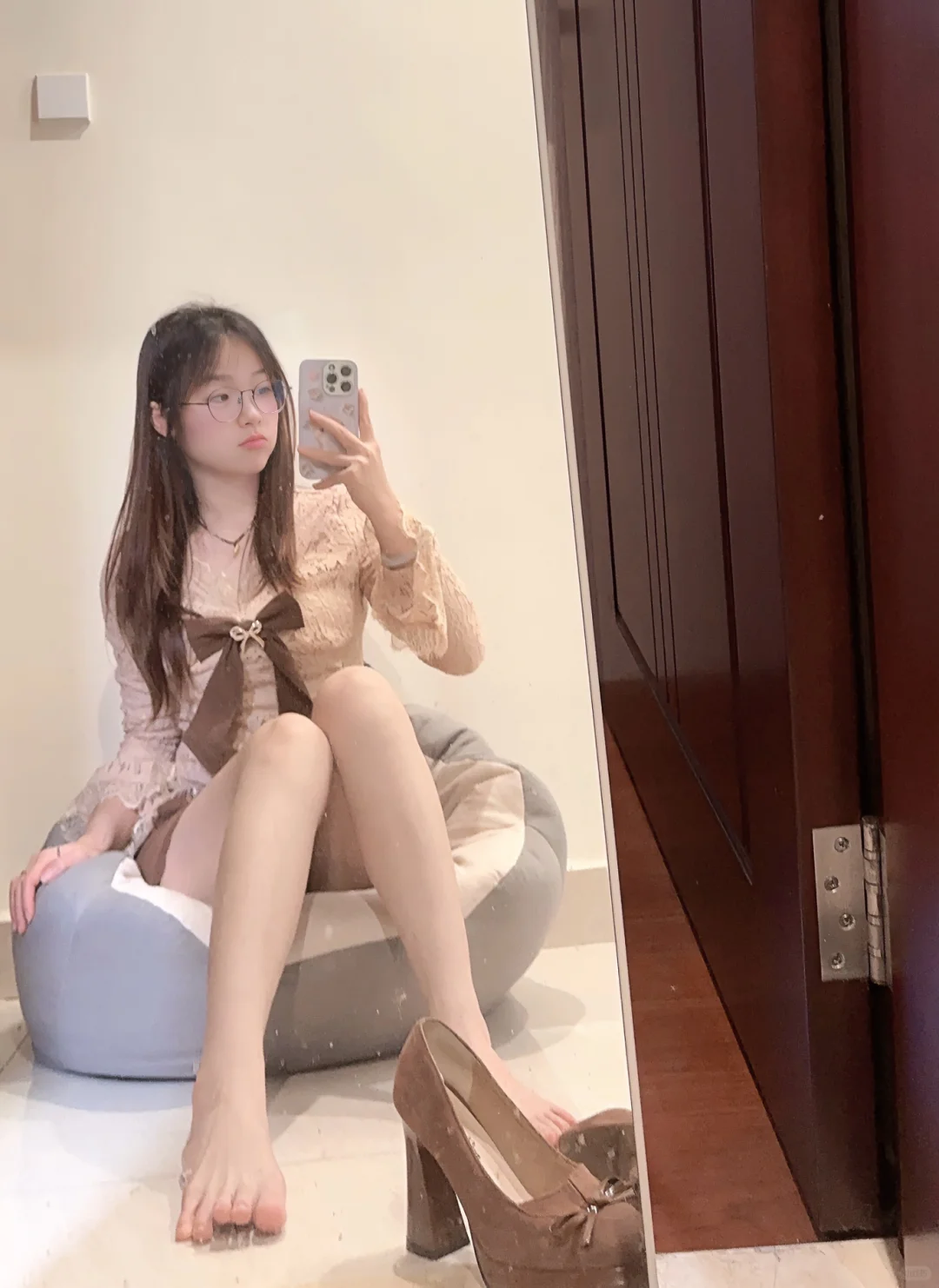 试一下新风格配高跟鞋👠 可惜没人一起逛街