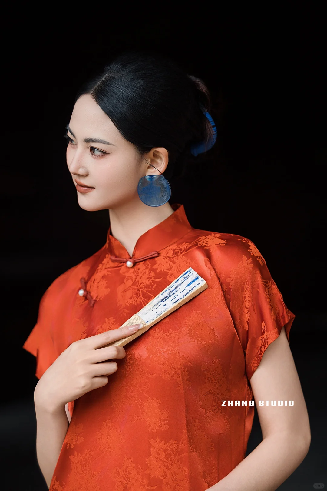 快看！这个模特5月档期超多的。