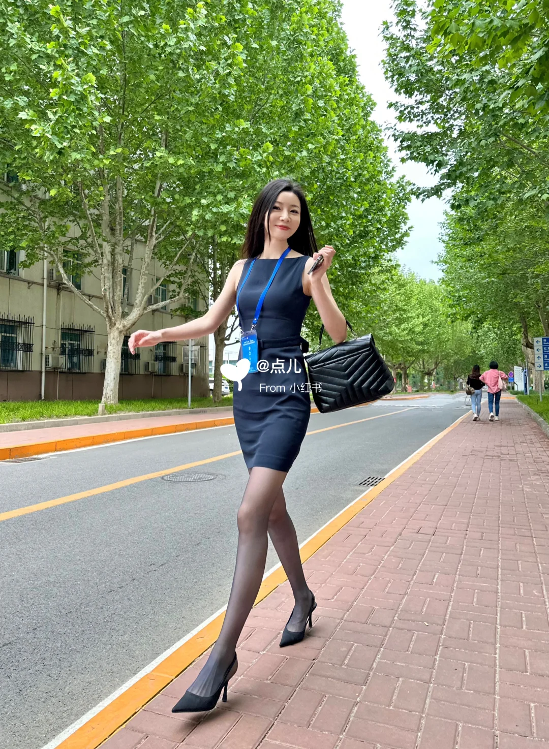 我发现穿高跟鞋不累脚的秘密了