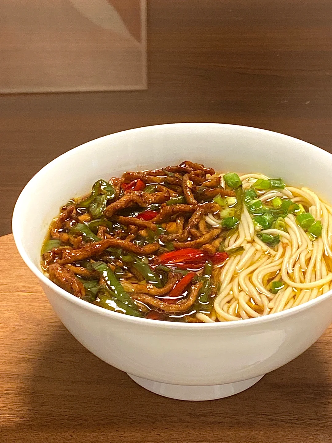 一人食吃什么｜双椒肉丝面！‍
