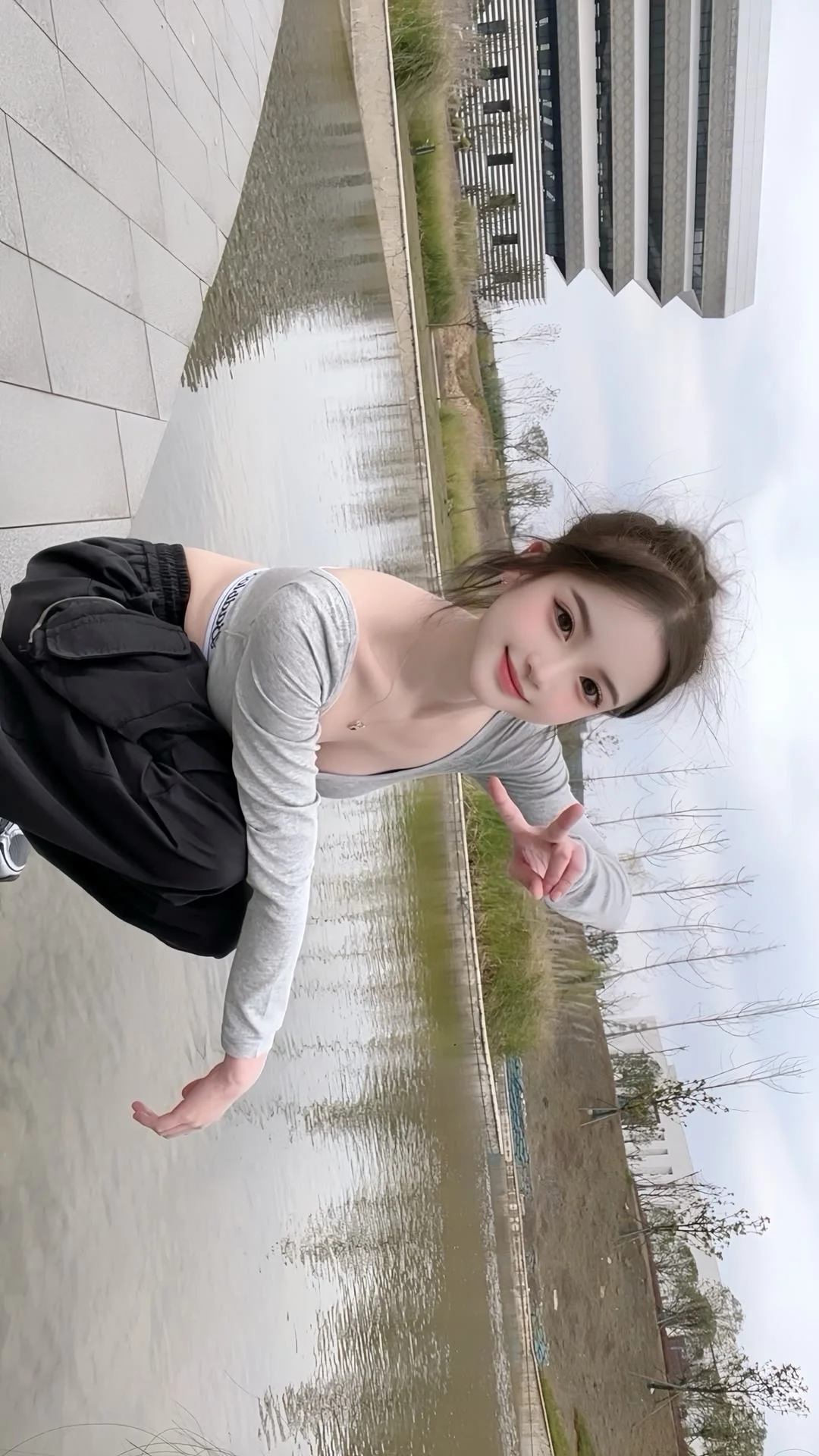河边拍照超出片的美女📷！
