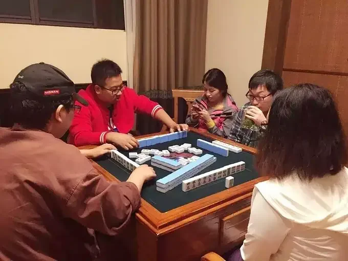 发现没？有些留守少妇玩的是真舒服！