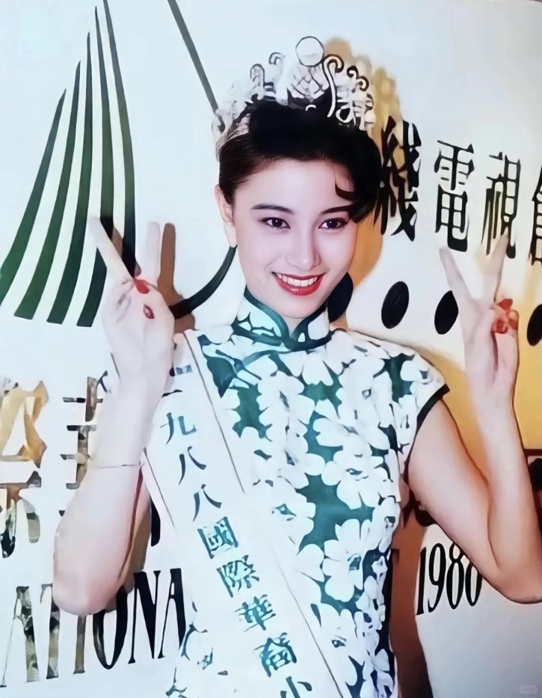 【李嘉欣】🦋用哪个形容词描述她比较好呢