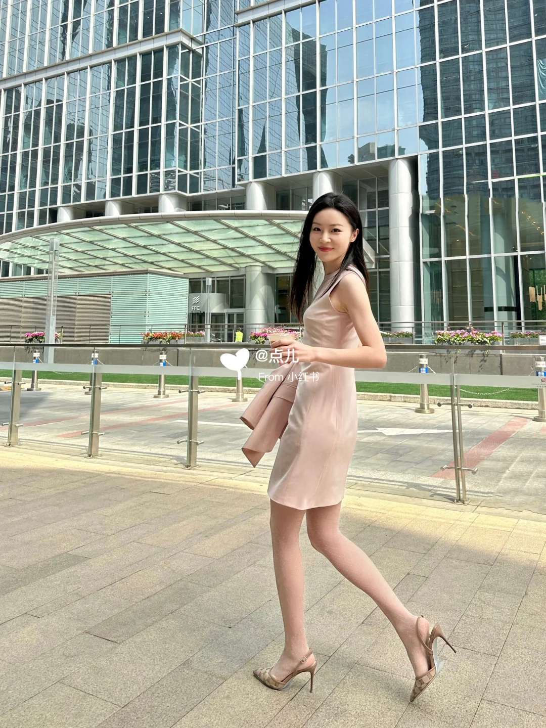 我发现穿高跟鞋不累脚的秘密了