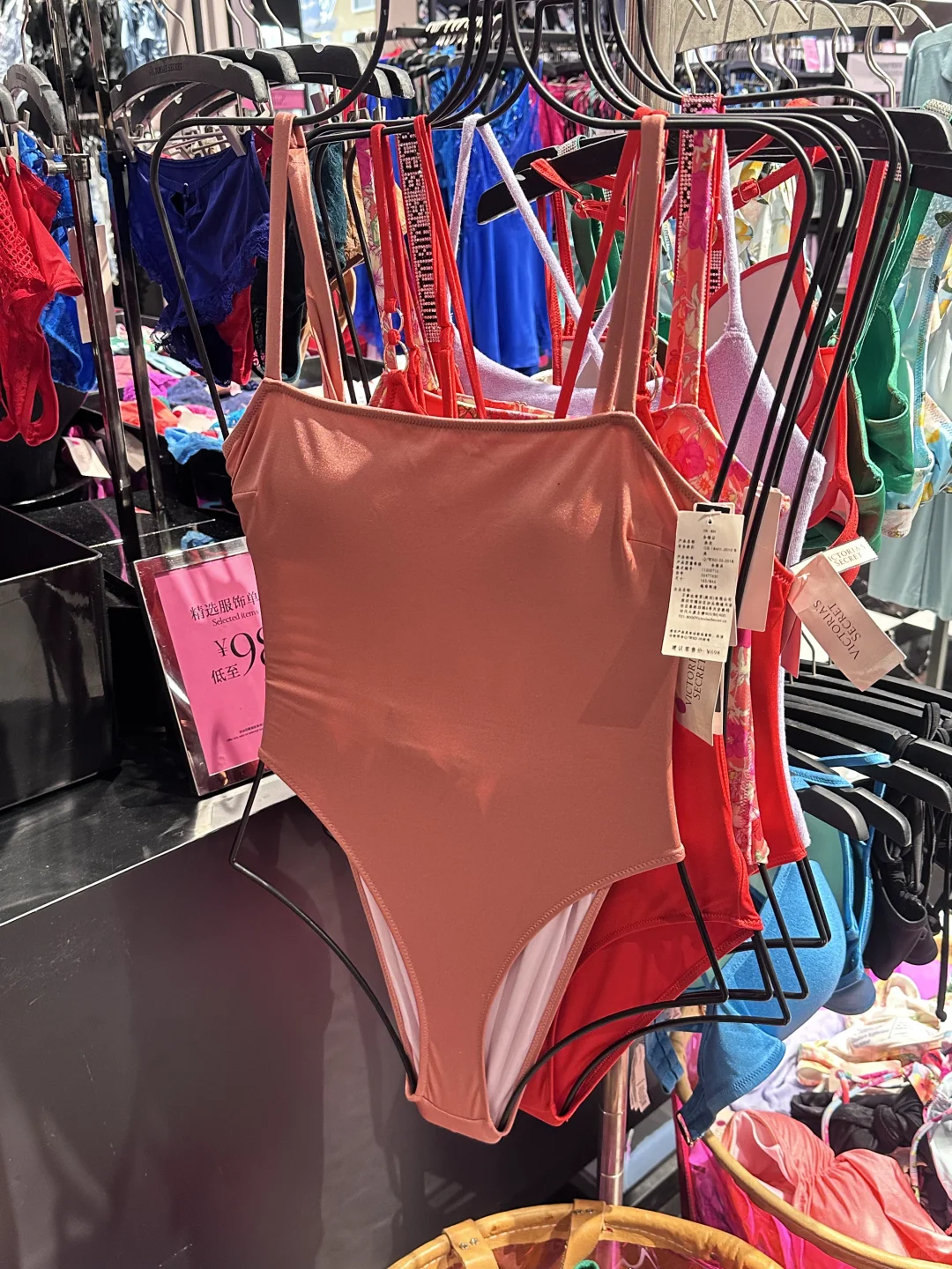 维密泳衣👙虽然便宜但没这身材啊！
