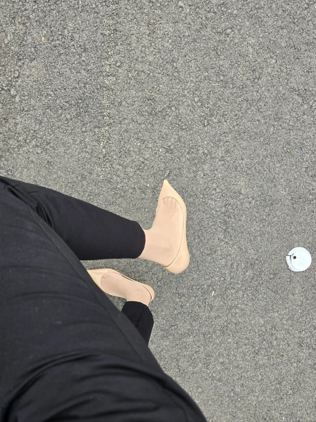 今日出行最舒服的裸色平底鞋～惊艳