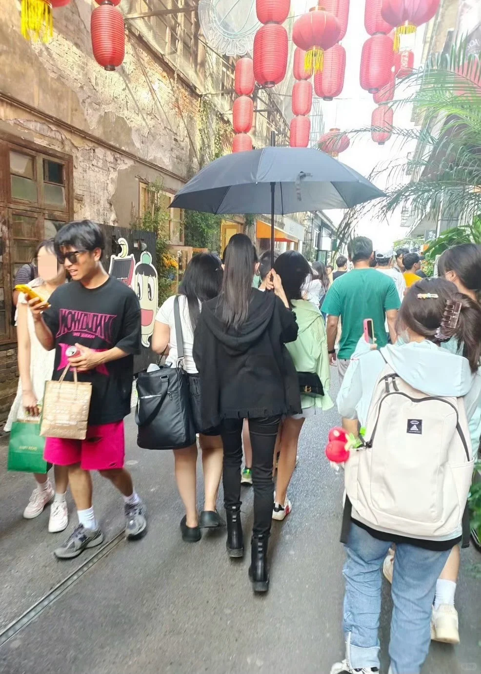 直观形象地展现此女的神比例