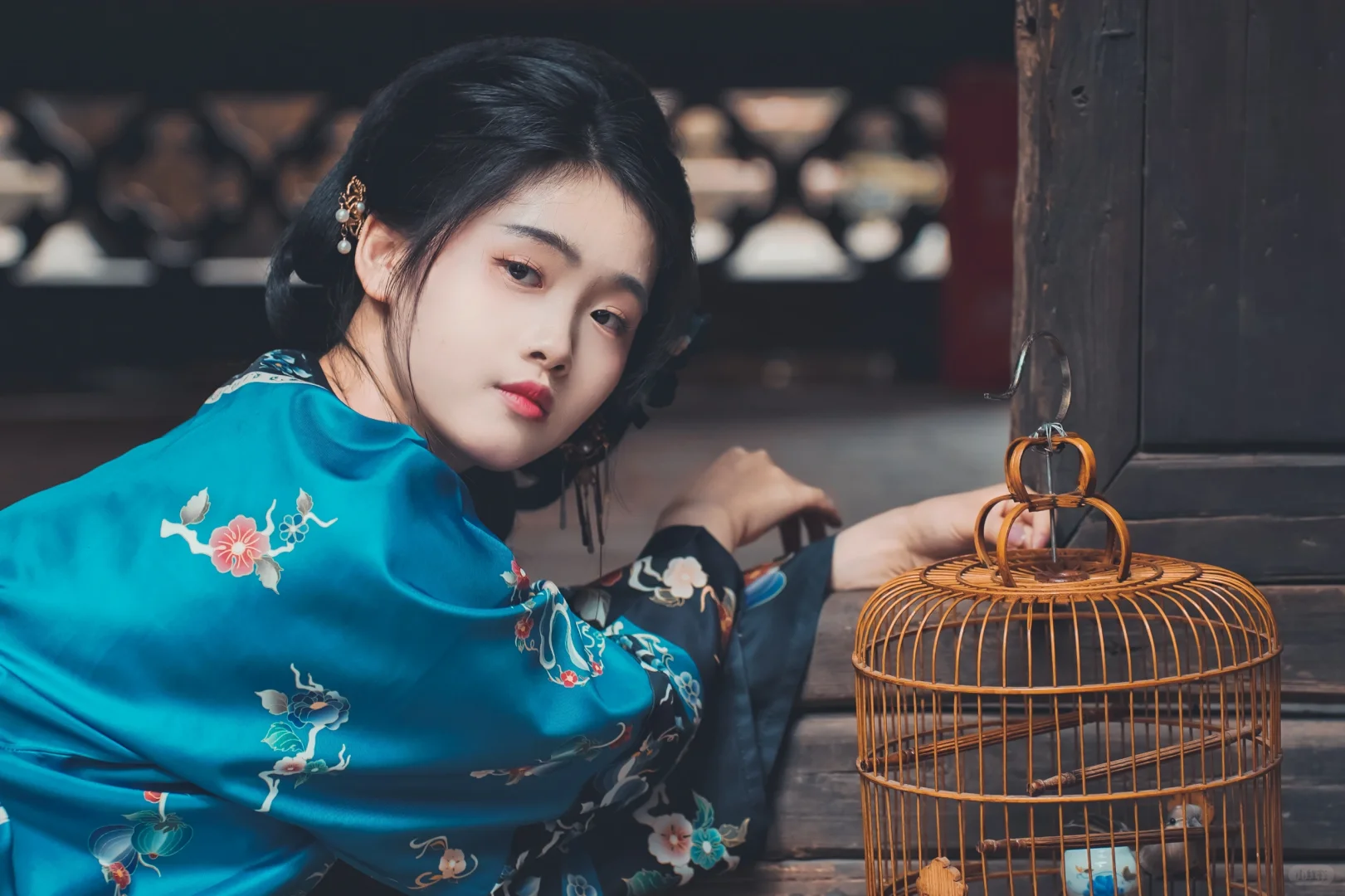 在唐诗宋词里，等一个回眸