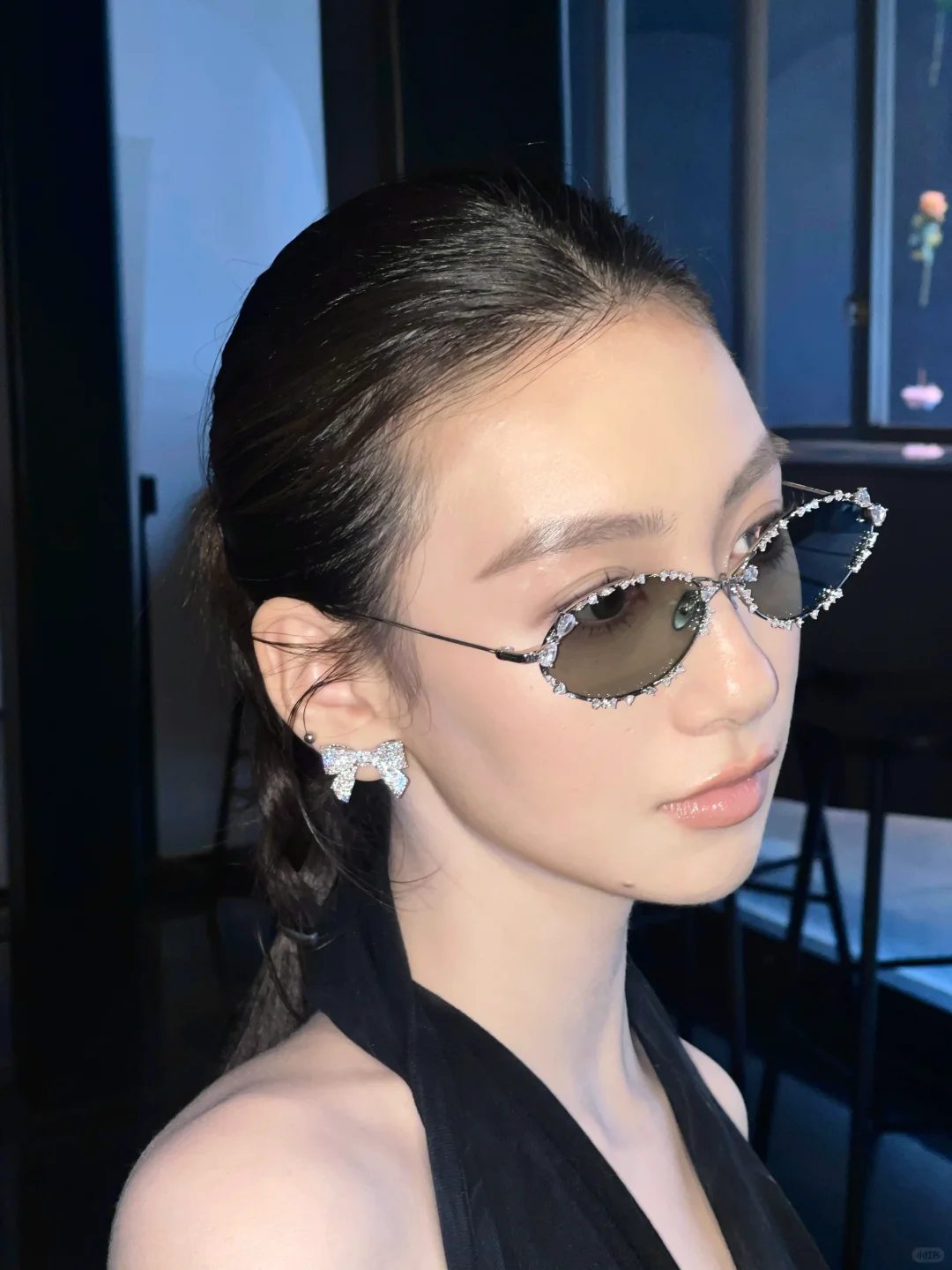 戴钻石墨镜 做时尚女人
