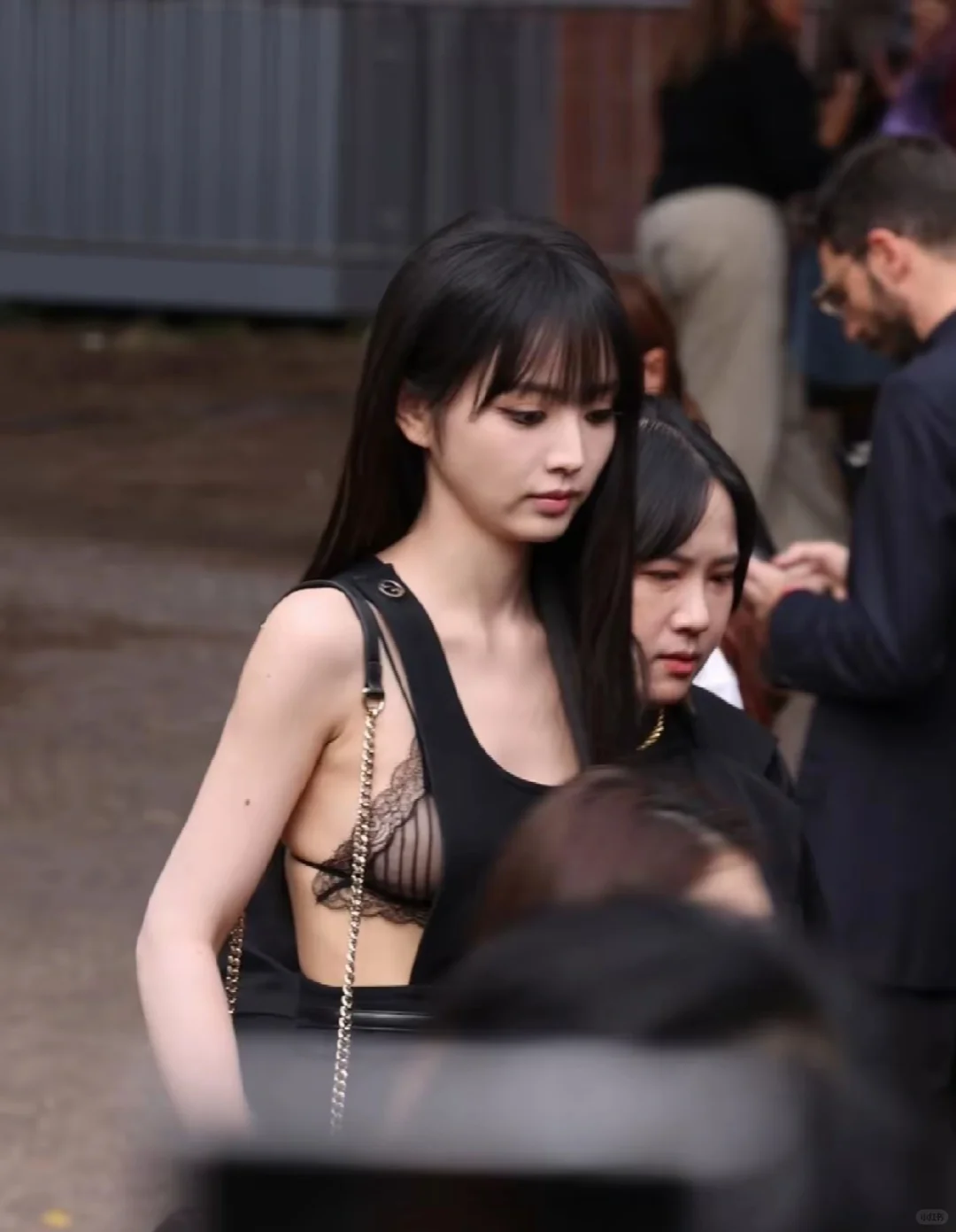 田曦薇这身太可了！