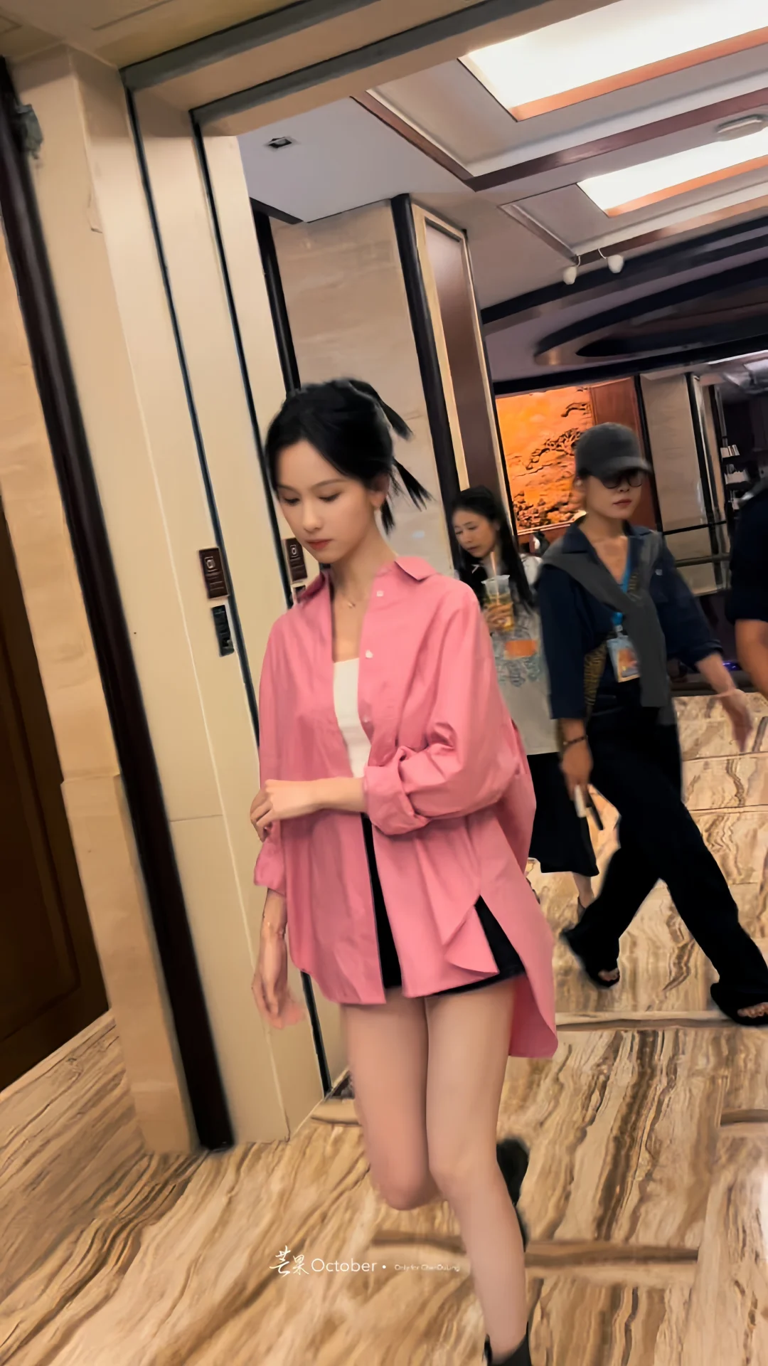 好长一条人！长手长腿长脖子