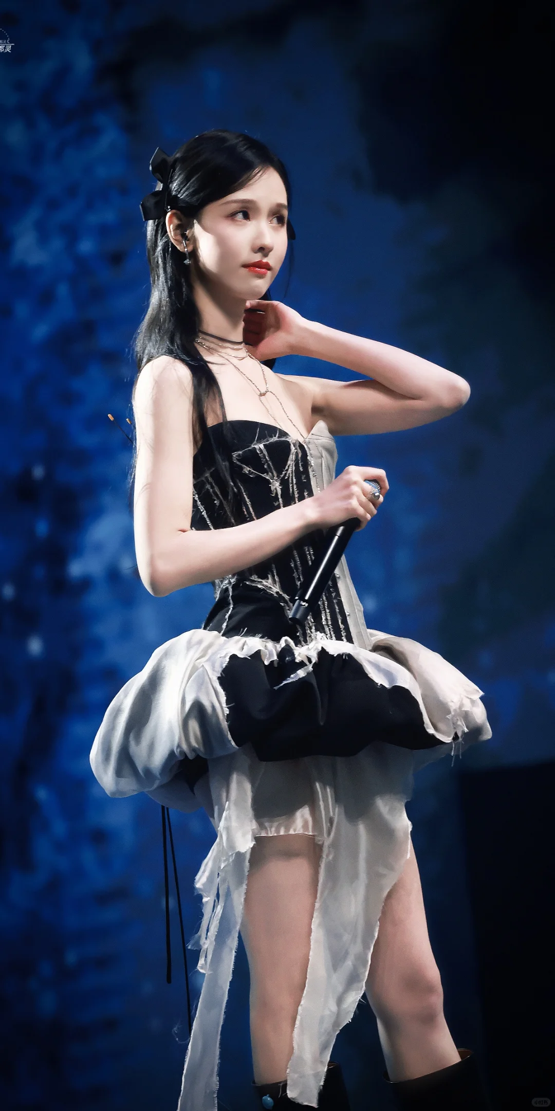 陈都灵，美嘟嘟这身材真纤细