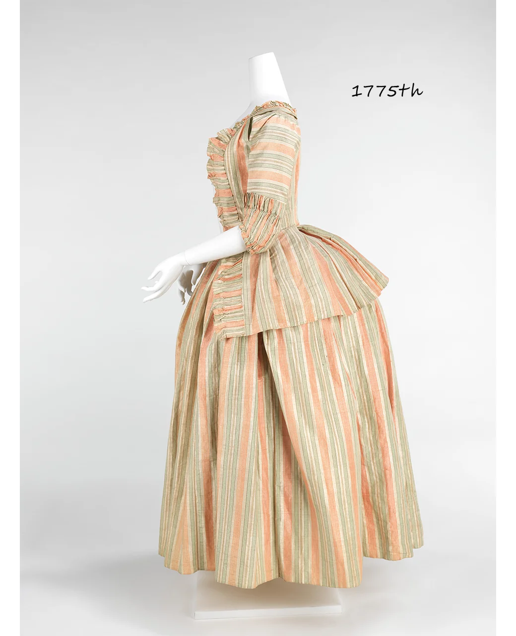 1775年紧身胸衣礼服