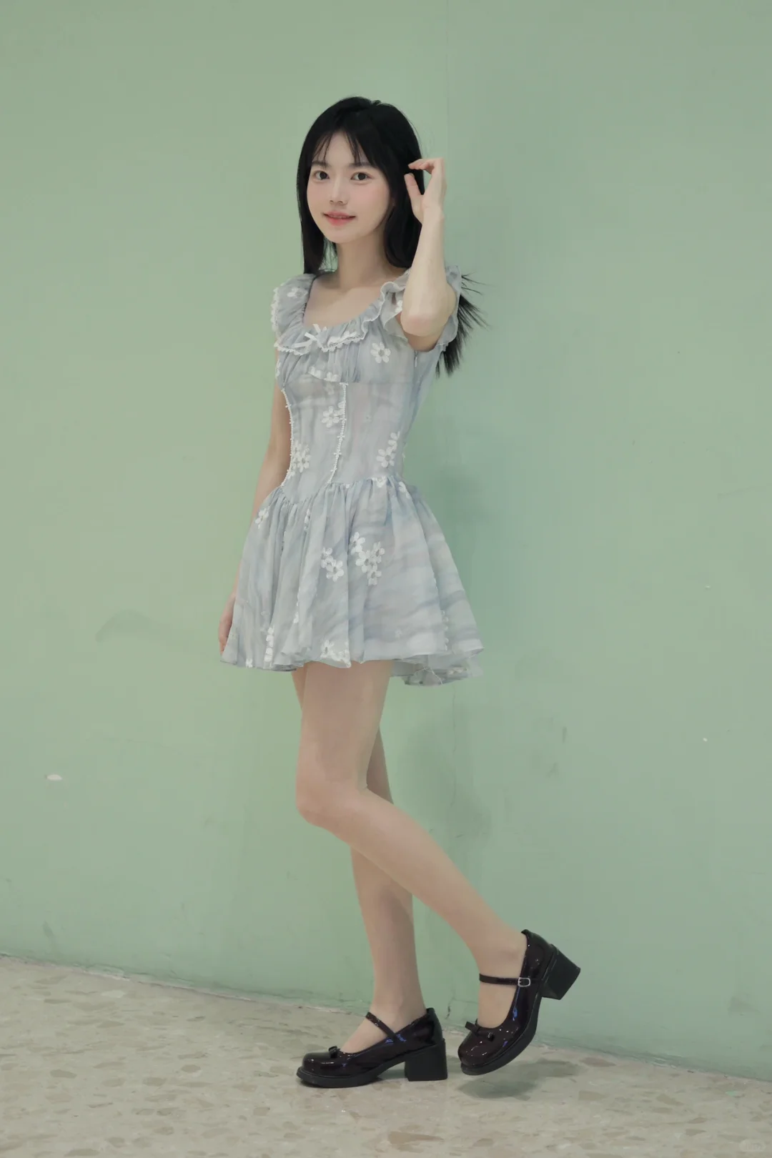 小裙子就应该搭配肉色丝袜呀