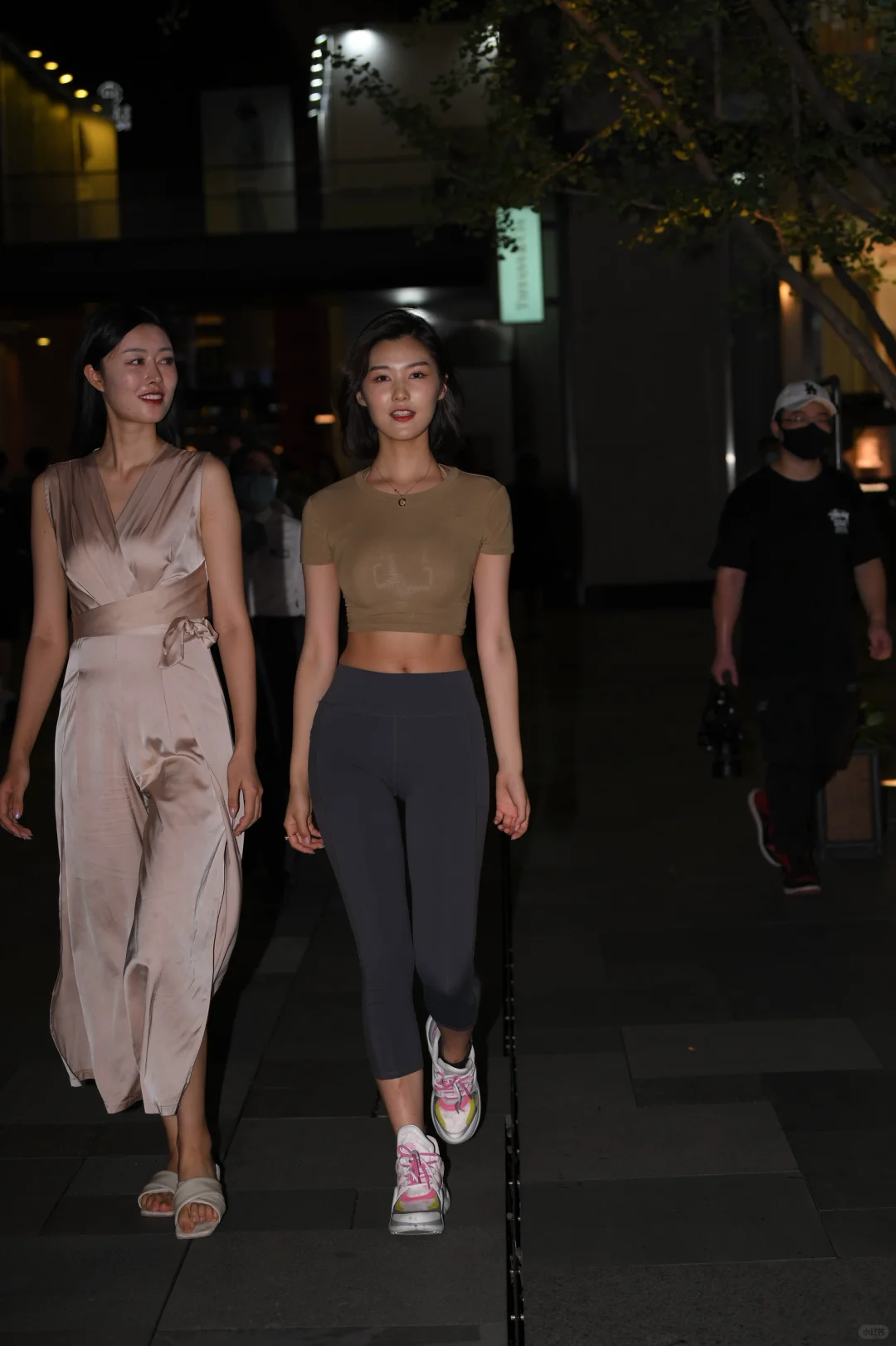 街拍辣妹、时尚又性感