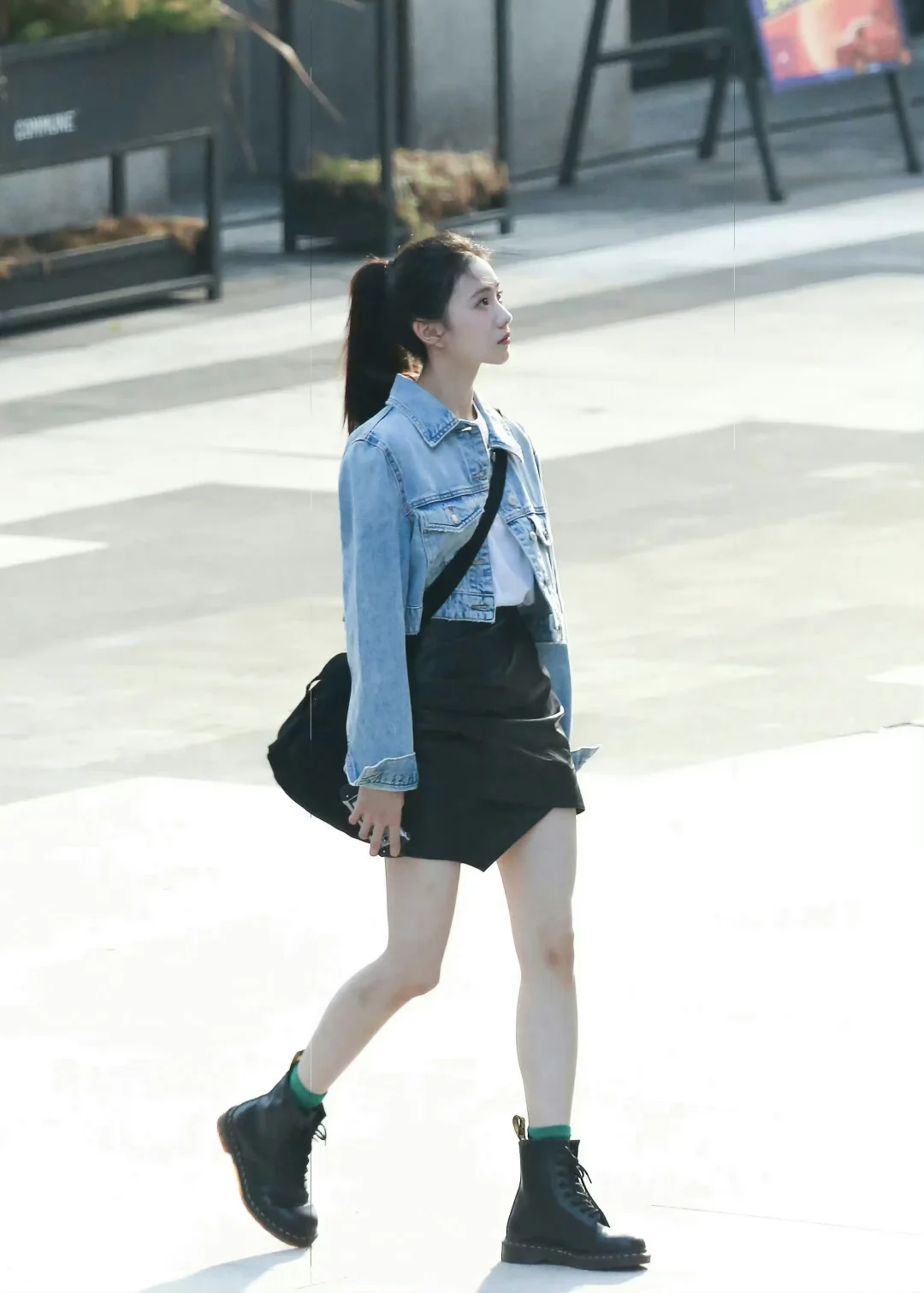 直观形象地展现此女的神比例