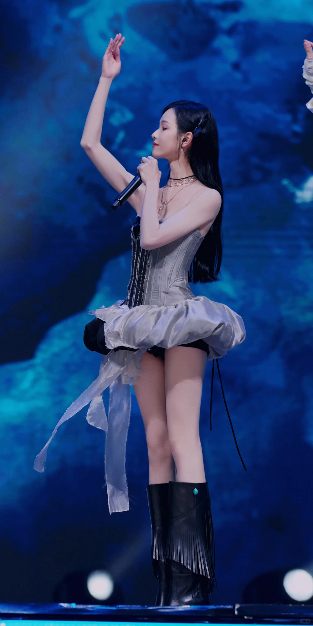 陈都灵，美嘟嘟这身材真纤细