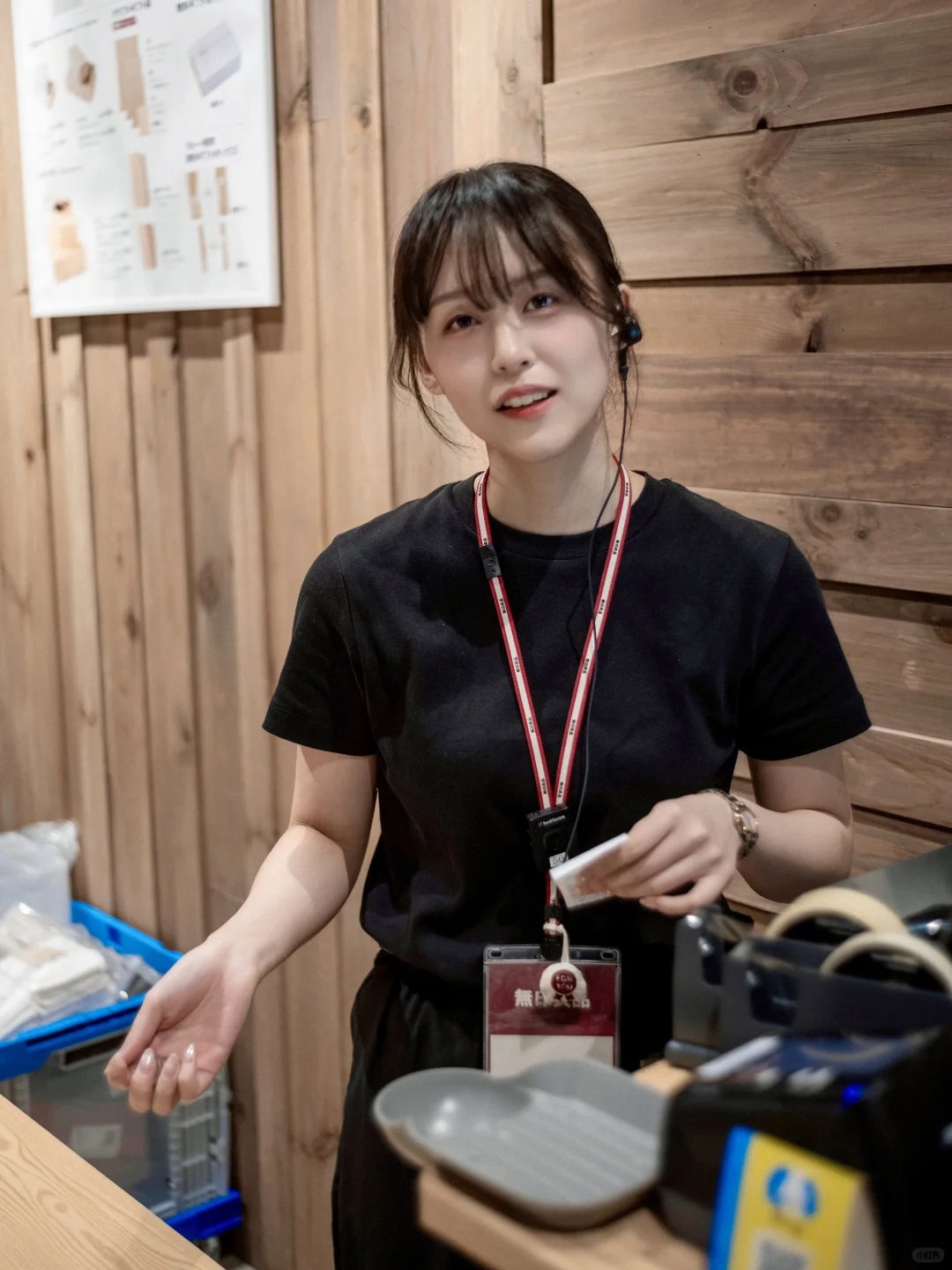 日本 / 无印良品 / 女店员