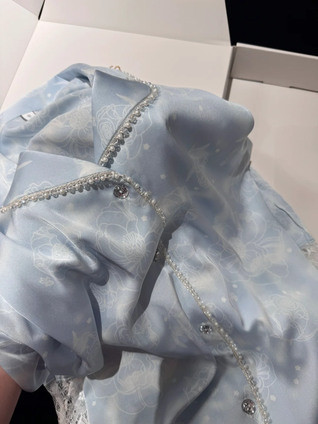 富家女私藏睡衣！缎面流光穿上不想脱