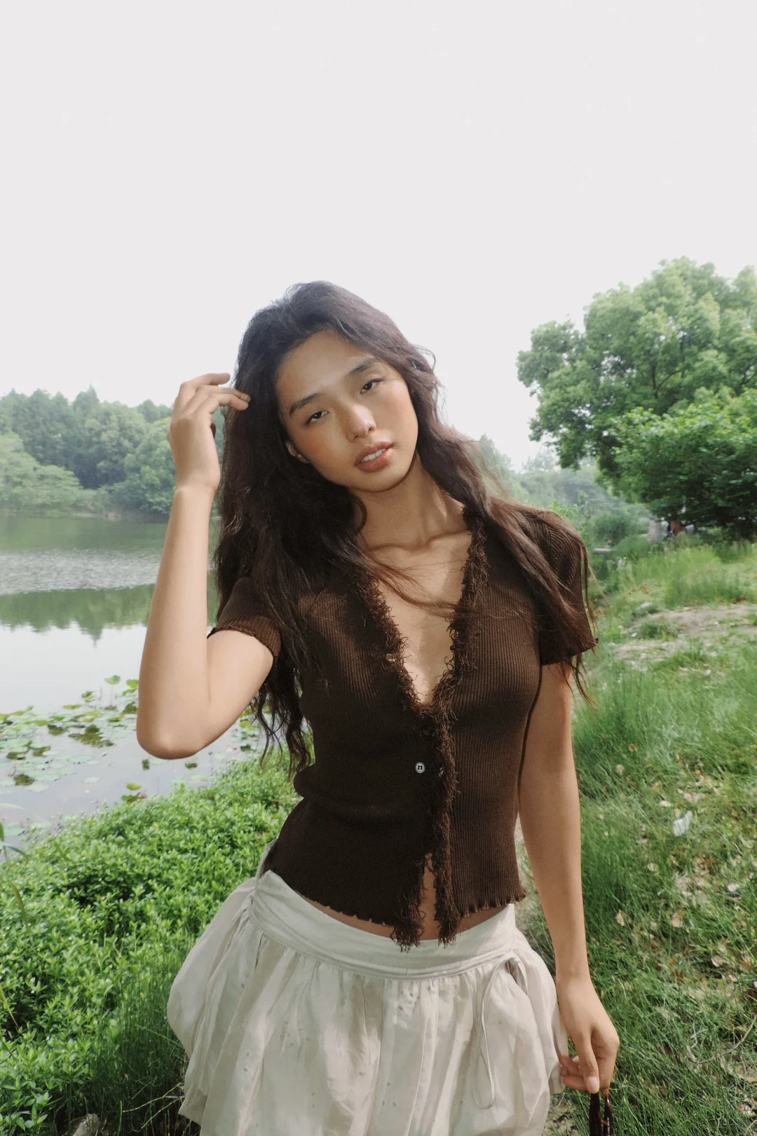 靠近一棵树