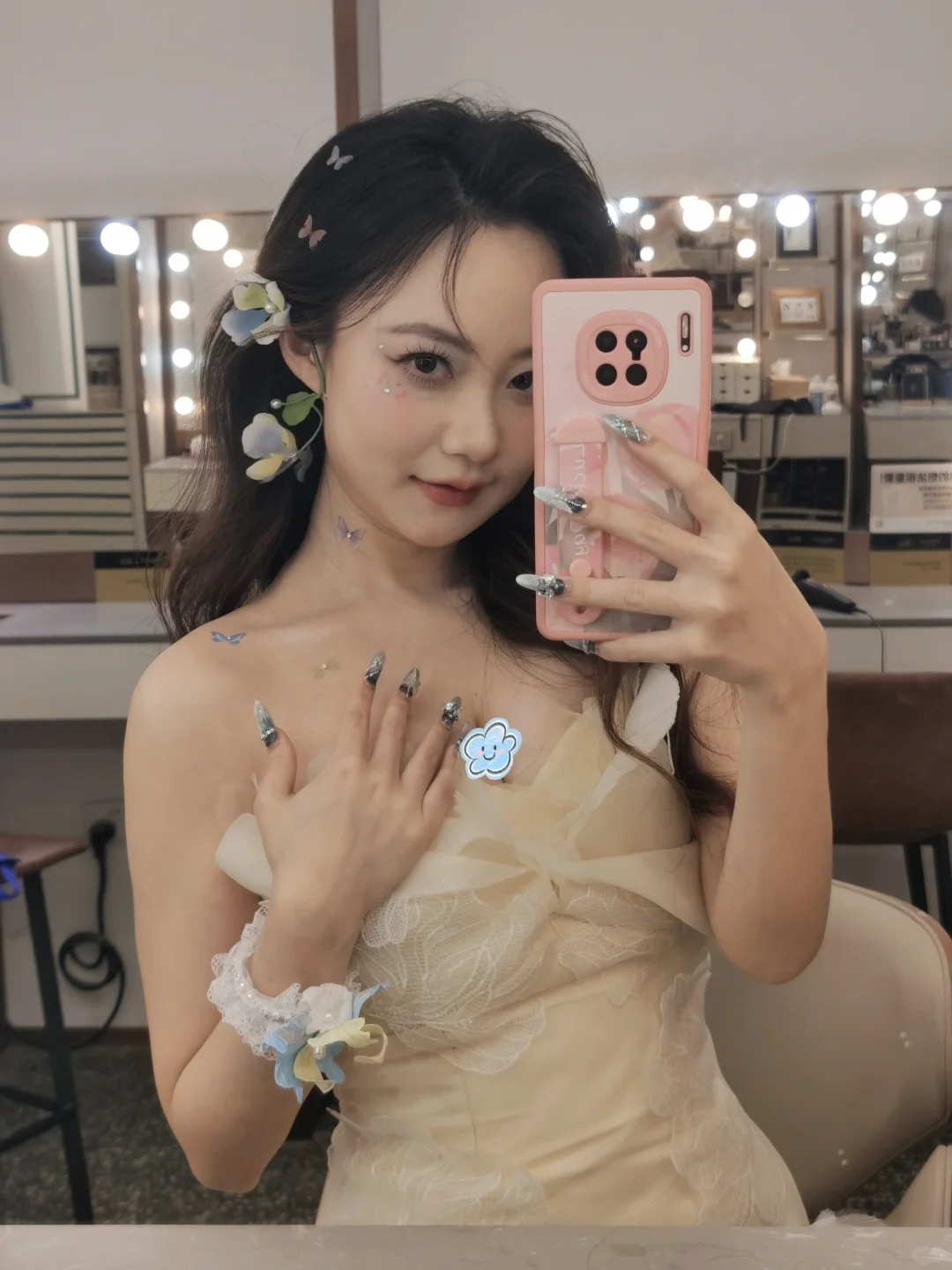 🦋蝶舞鸢尾💙谁说卷发拿捏不了清冷感呢