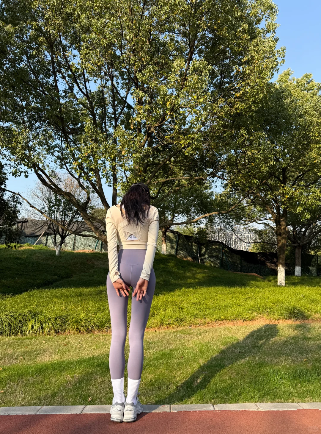 瑜伽裤确实有点紧紧的嘞