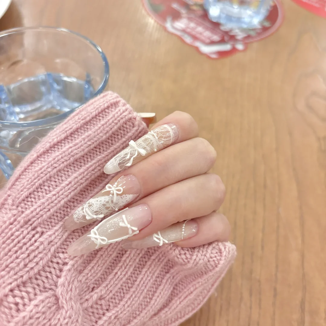 纯纯的蕾丝蝴蝶结美甲～