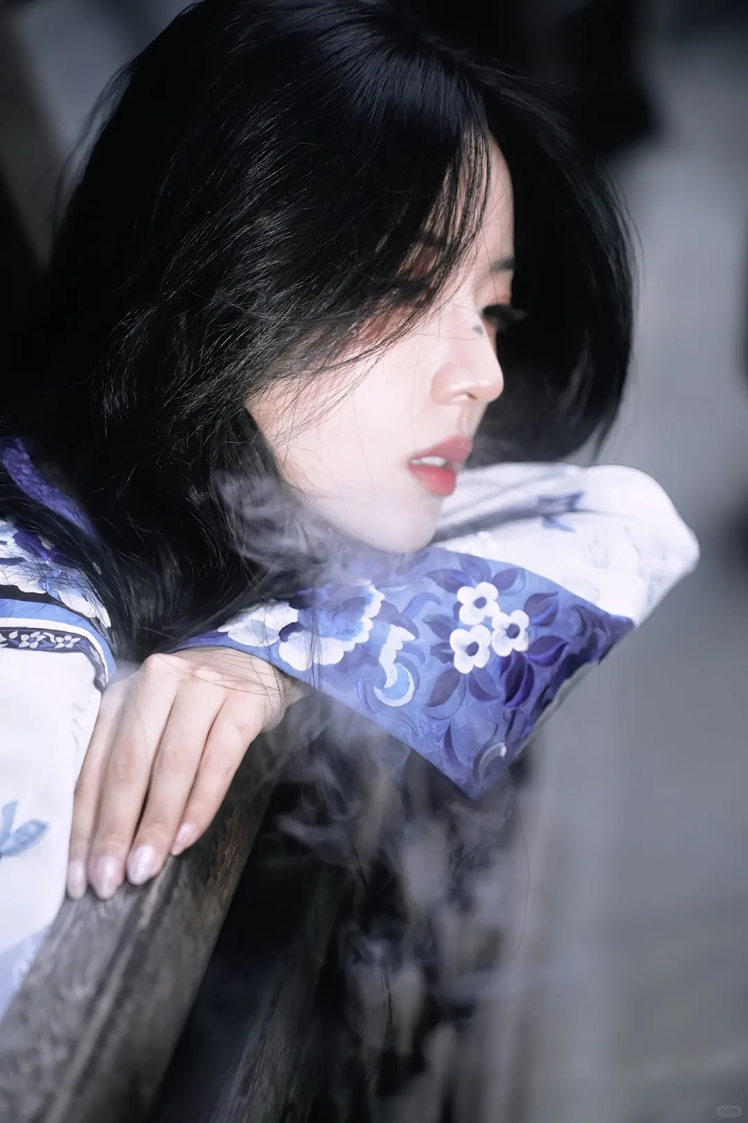 景德镇还是太权威了，又酷又飒的清汉女写真