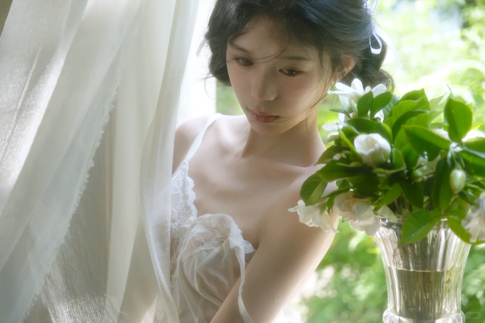 「少女与栀子私语｜把纯白心事藏进盛夏光影里