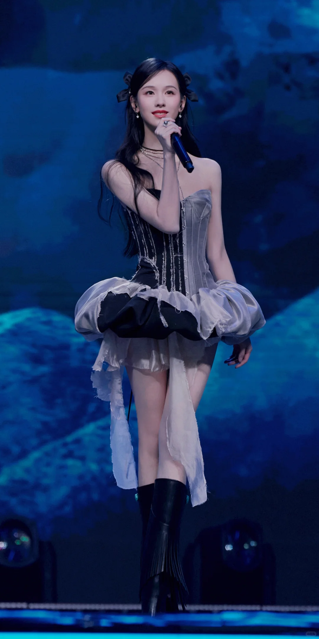 陈都灵，美嘟嘟这身材真纤细