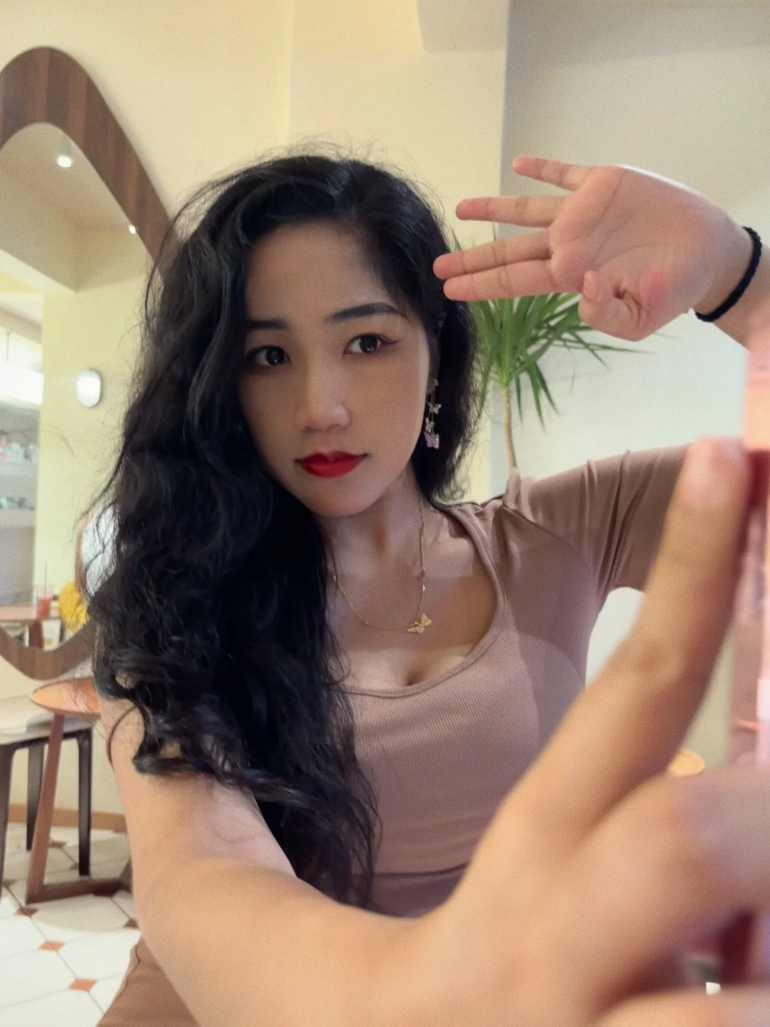 漂亮的人太多了 我只想做个快乐的女孩子