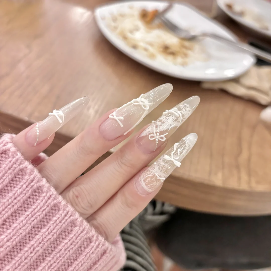 纯纯的蕾丝蝴蝶结美甲～