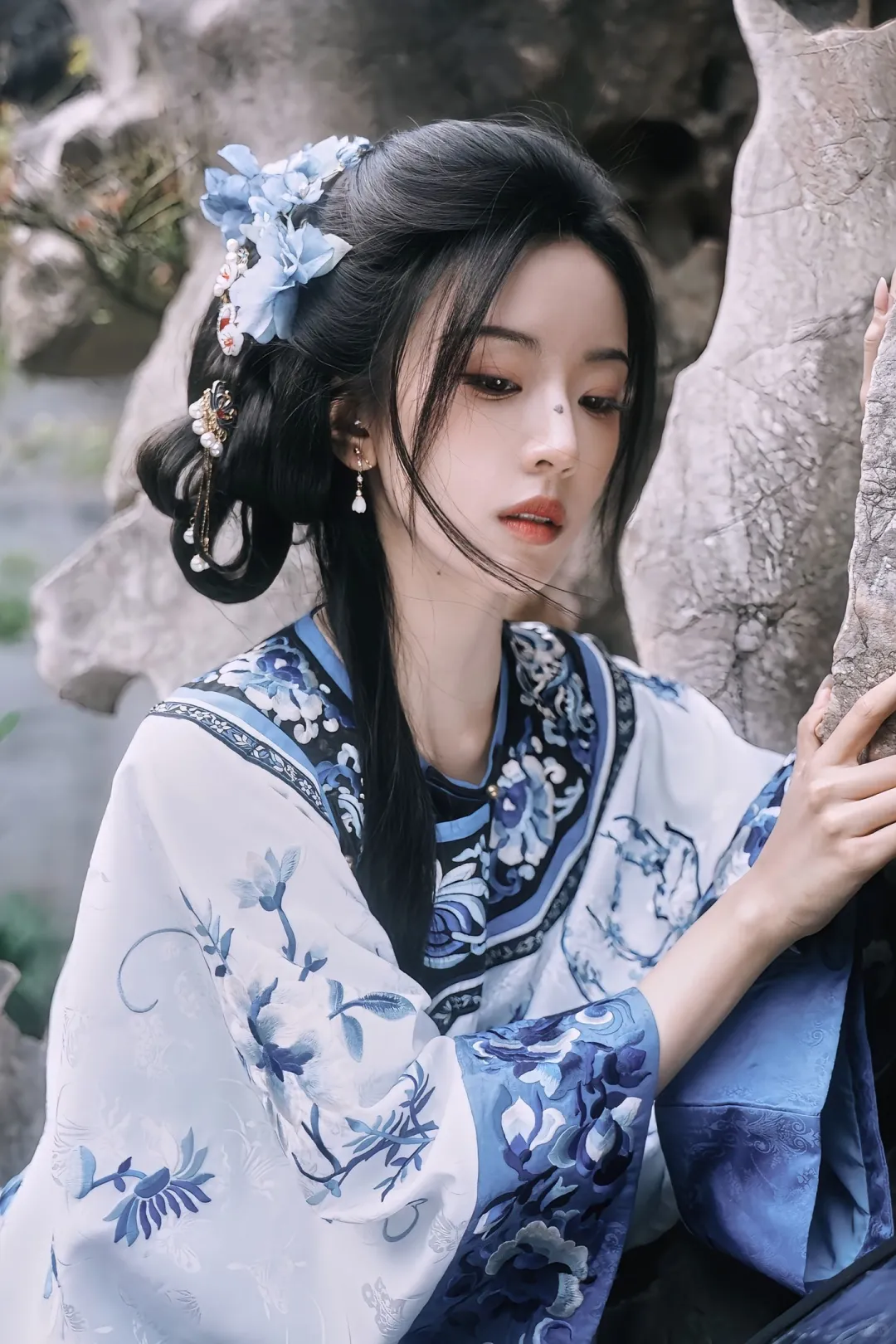 景德镇还是太权威了，又酷又飒的清汉女写真