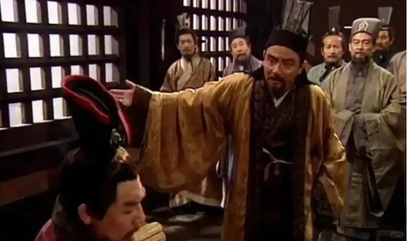 张昭：从“投降派”到江东超级铁粉的逆袭路