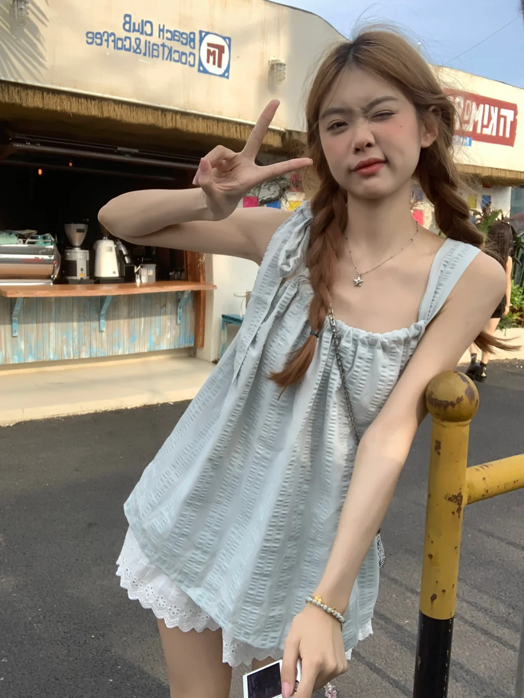 喜欢穿小清新一点的吊带上衣