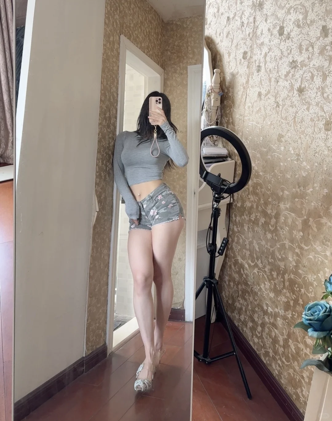 拍照很壮，现实挺瘦，什么原因。