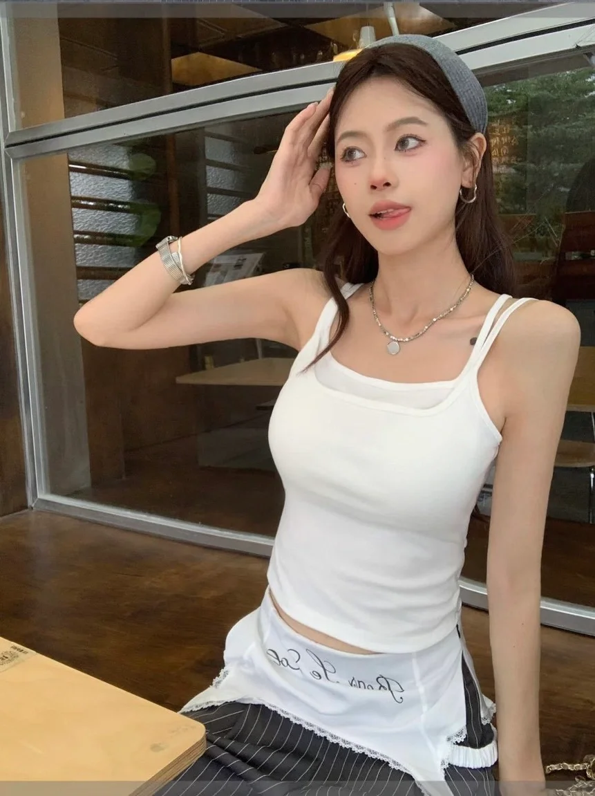 好纯呀！白色➕露背，竟意外得好看～