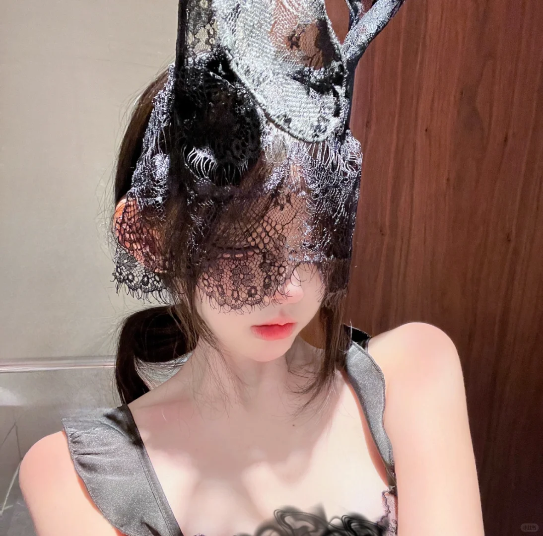 换个角度 黑色也可以很纯欲