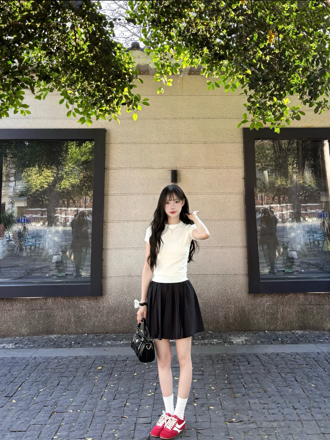 花小钱做大美女🔗白色短袖搭黑色半裙好韩🥰